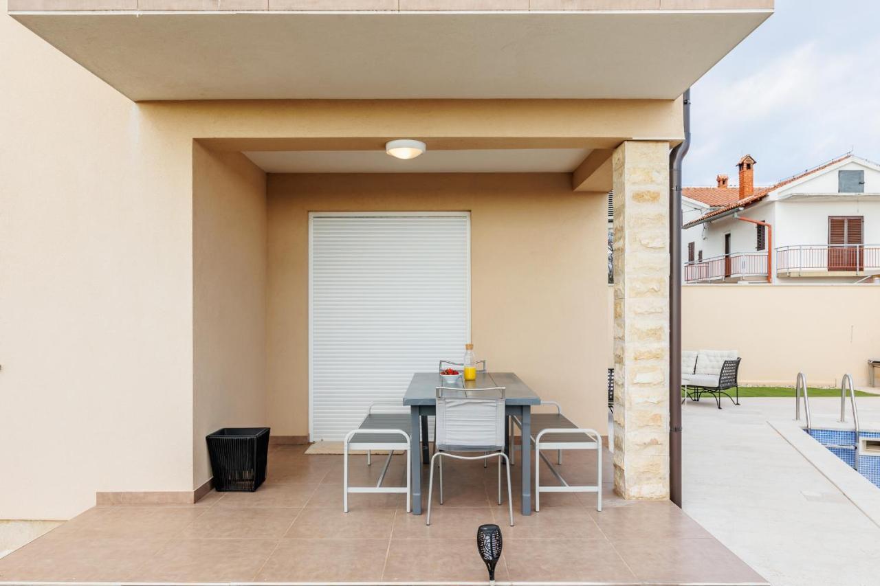 Villa Queen Jelena Galižana Esterno foto