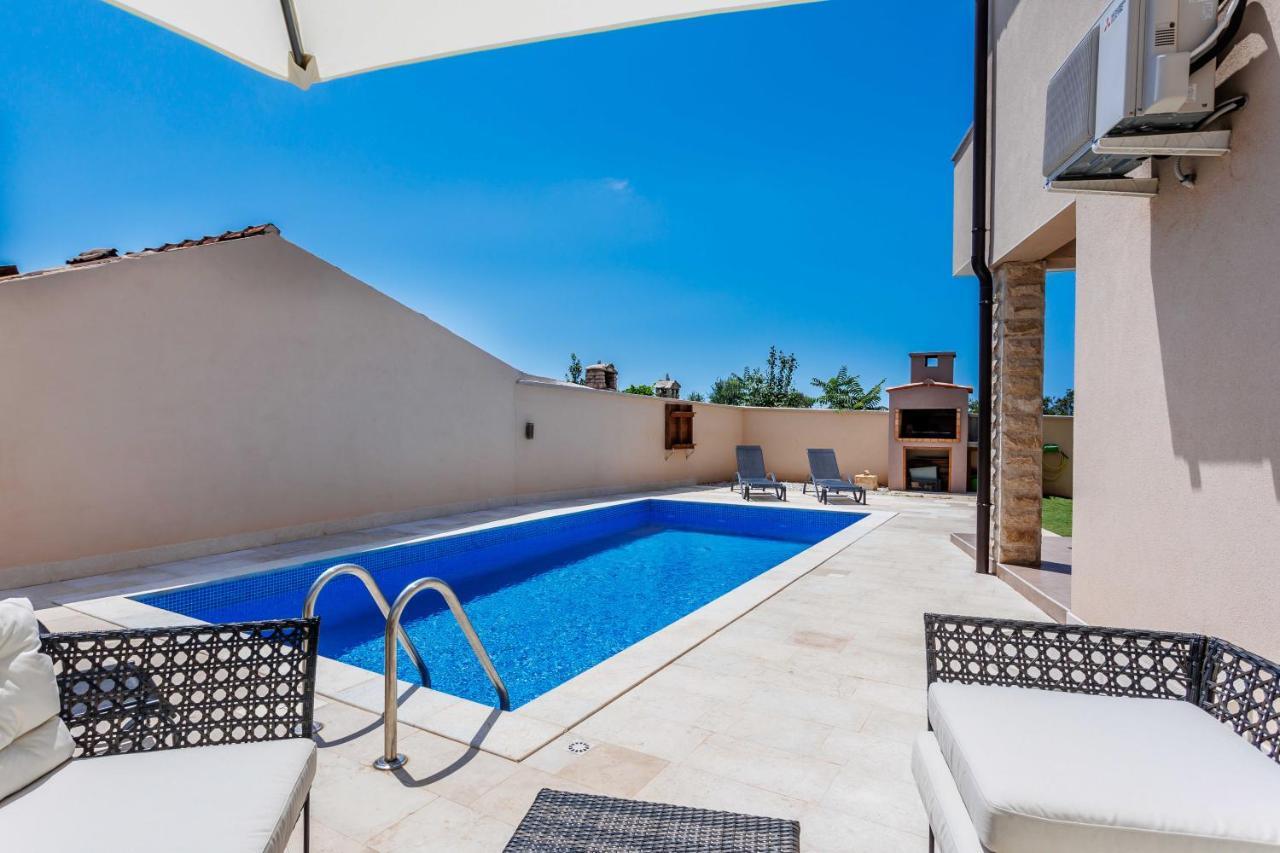 Villa Queen Jelena Galižana Esterno foto